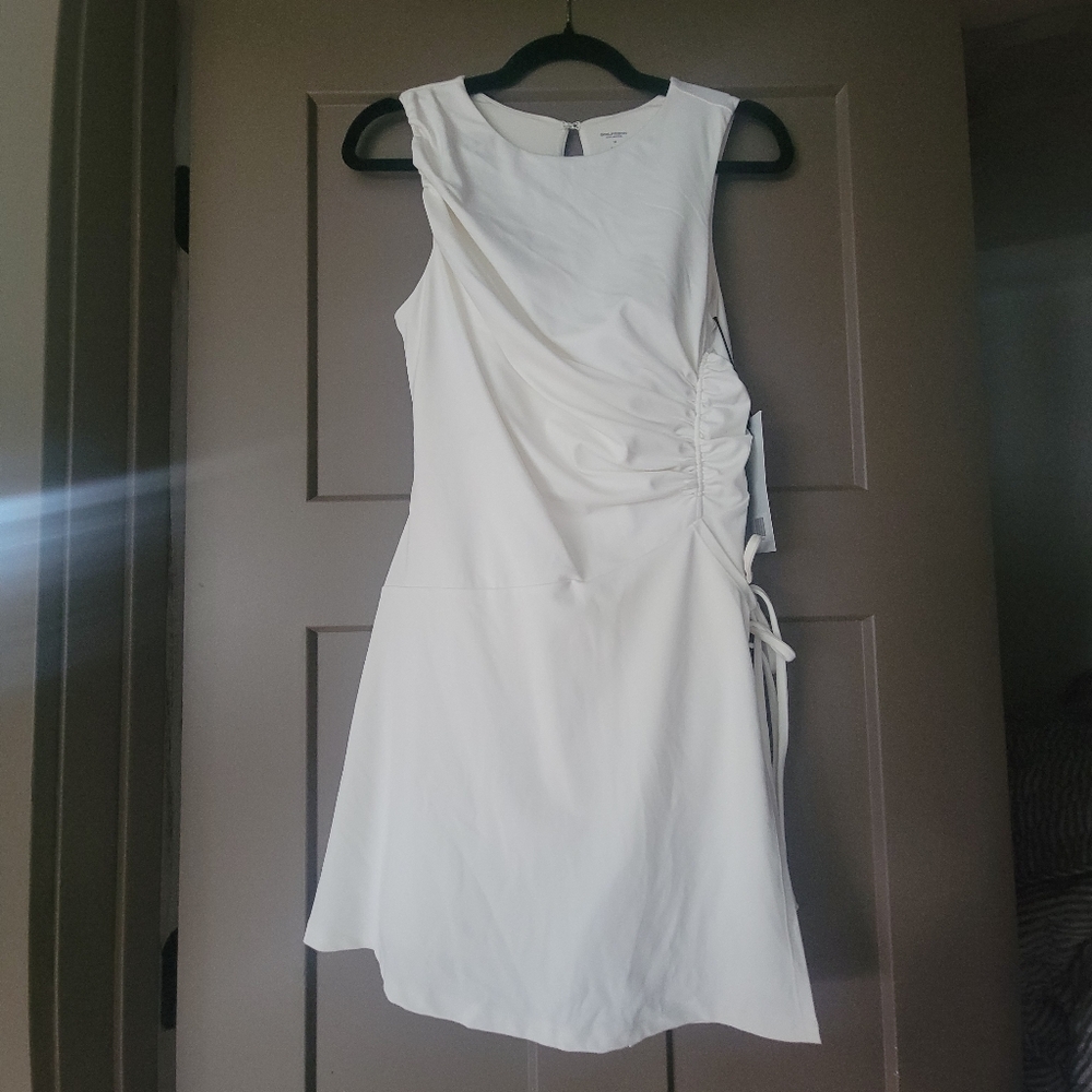 Elegant White Sleeveless Dress